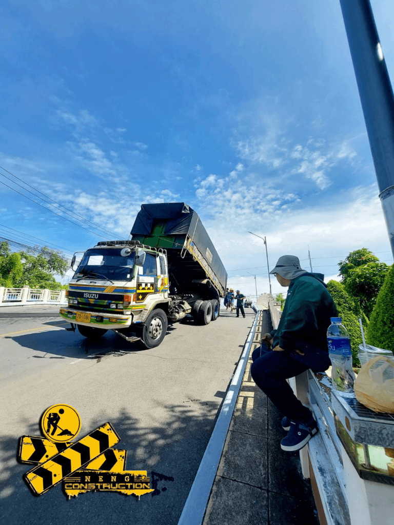 ปรับพื้นที่ ลงหินคลุก ลาดยางมะตอย ไอลีฟทาวน์ (ประชาอุทิศ 90)