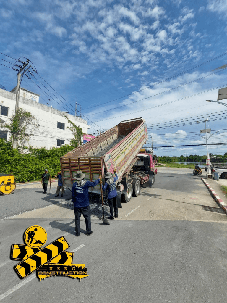 ปรับพื้นที่ ลงหินคลุก ลาดยางมะตอย ไอลีฟทาวน์ (ประชาอุทิศ 90)