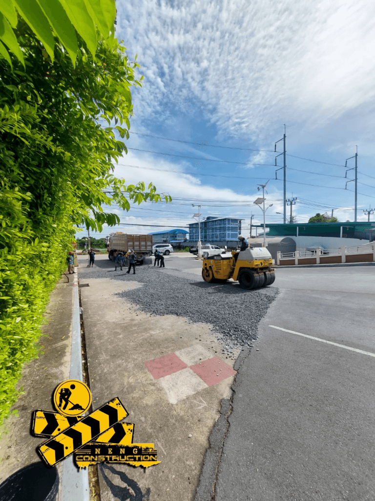 ปรับพื้นที่ ลงหินคลุก ลาดยางมะตอย ไอลีฟทาวน์ (ประชาอุทิศ 90)