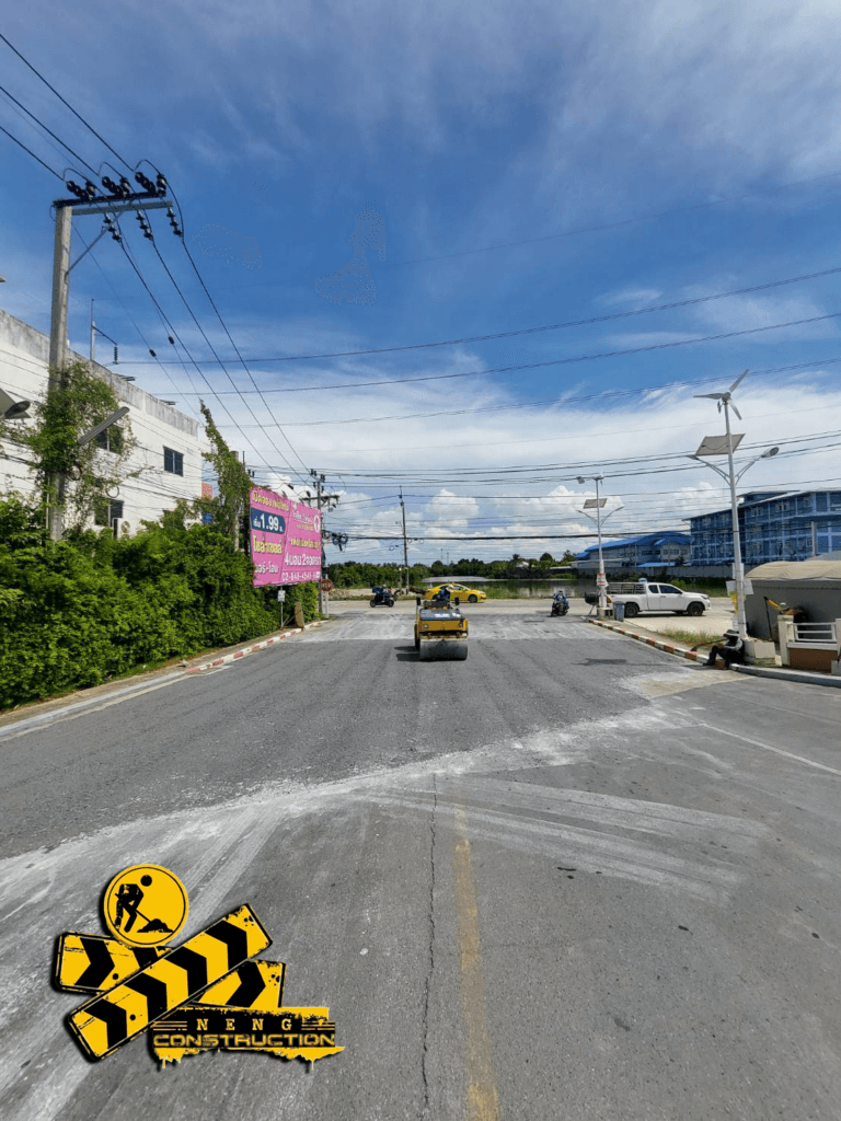 ปรับพื้นที่ ลงหินคลุก ลาดยางมะตอย ไอลีฟทาวน์ (ประชาอุทิศ 90)