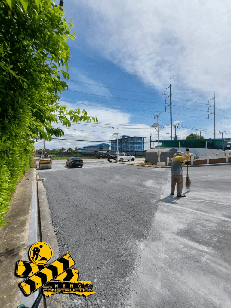 ปรับพื้นที่ ลงหินคลุก ลาดยางมะตอย ไอลีฟทาวน์ (ประชาอุทิศ 90)
