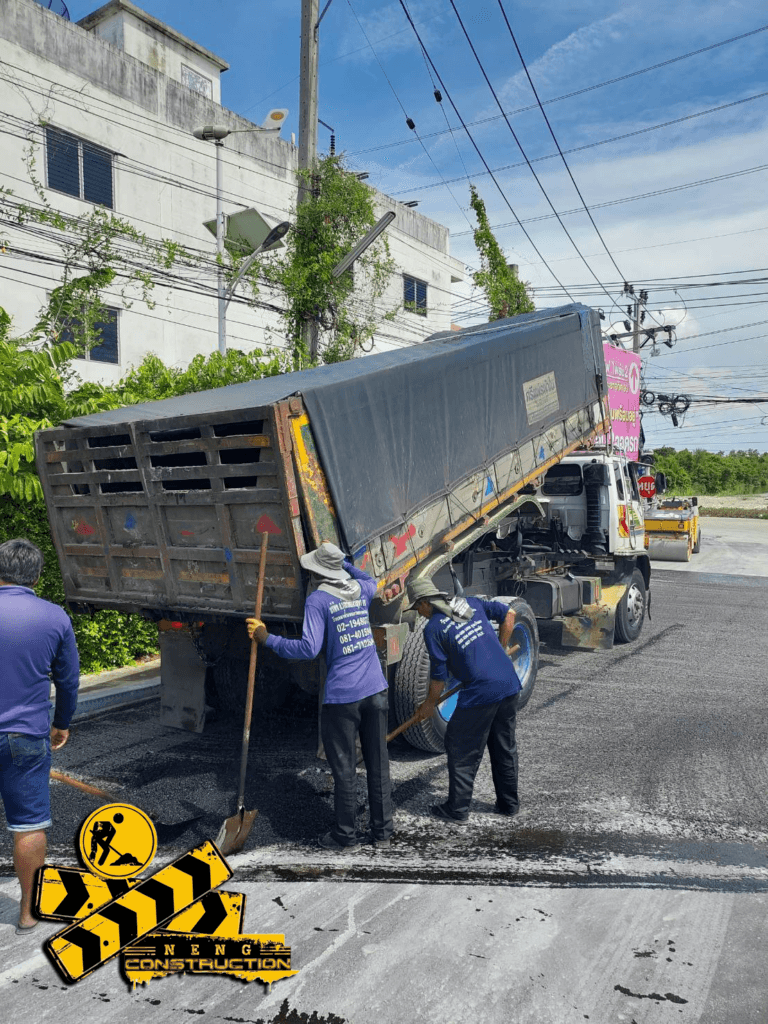 ปรับพื้นที่ ลงหินคลุก ลาดยางมะตอย ไอลีฟทาวน์ (ประชาอุทิศ 90)