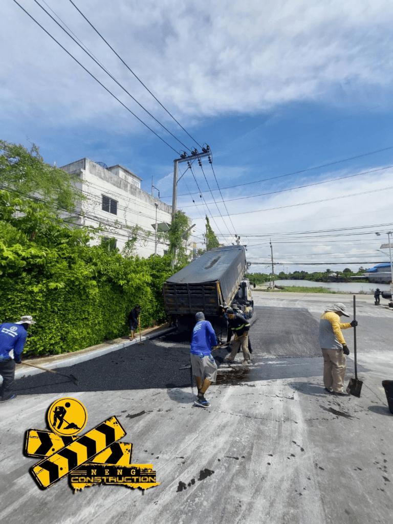 ปรับพื้นที่ ลงหินคลุก ลาดยางมะตอย ไอลีฟทาวน์ (ประชาอุทิศ 90)