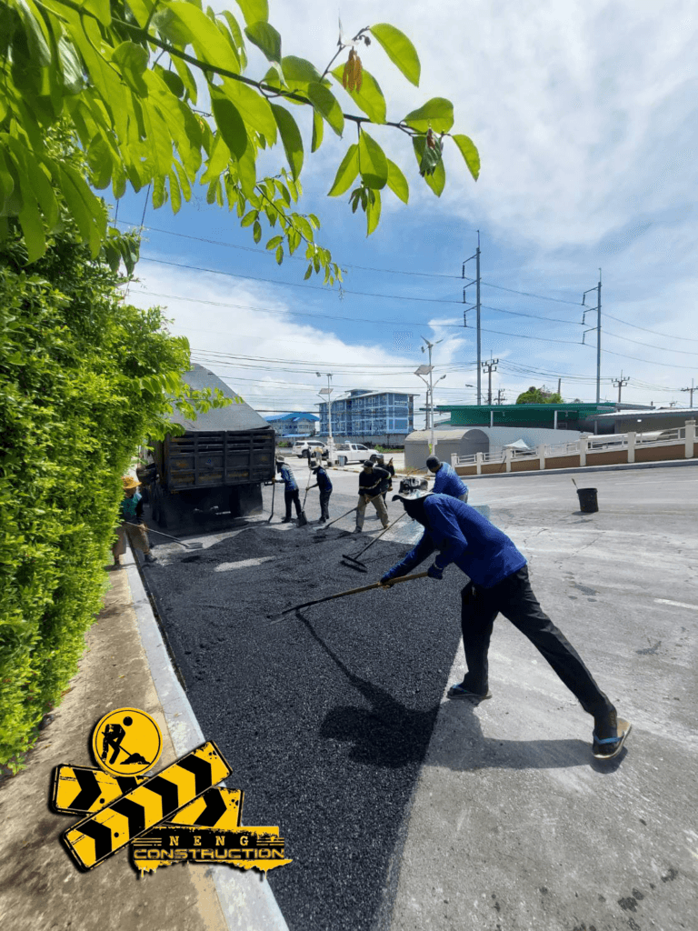 ปรับพื้นที่ ลงหินคลุก ลาดยางมะตอย ไอลีฟทาวน์ (ประชาอุทิศ 90)