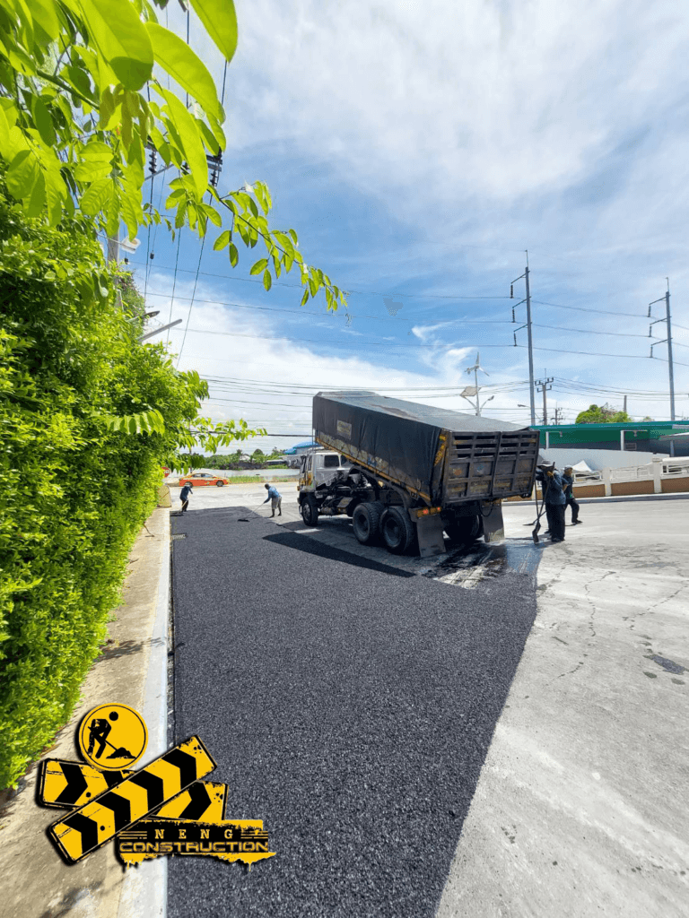 ปรับพื้นที่ ลงหินคลุก ลาดยางมะตอย ไอลีฟทาวน์ (ประชาอุทิศ 90)