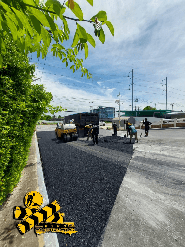 ปรับพื้นที่ ลงหินคลุก ลาดยางมะตอย ไอลีฟทาวน์ (ประชาอุทิศ 90)
