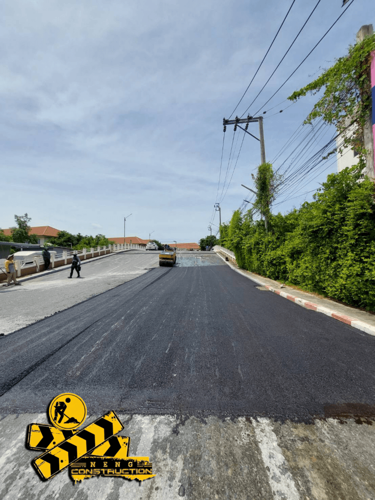 ปรับพื้นที่ ลงหินคลุก ลาดยางมะตอย ไอลีฟทาวน์ (ประชาอุทิศ 90)