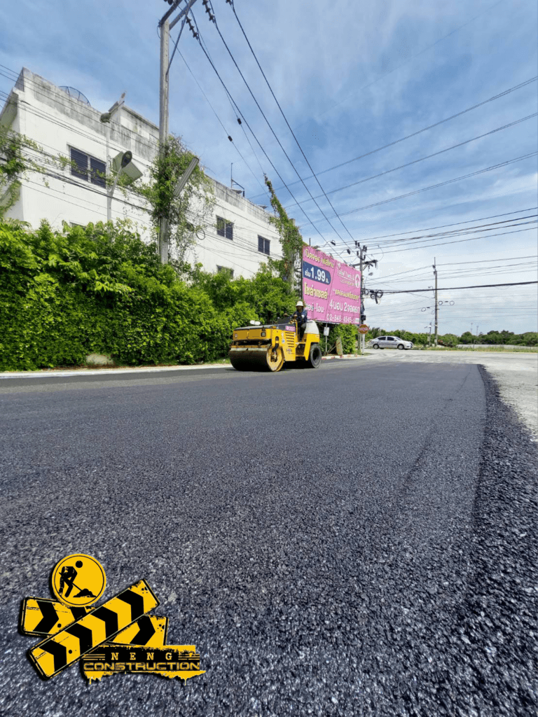 ปรับพื้นที่ ลงหินคลุก ลาดยางมะตอย ไอลีฟทาวน์ (ประชาอุทิศ 90)