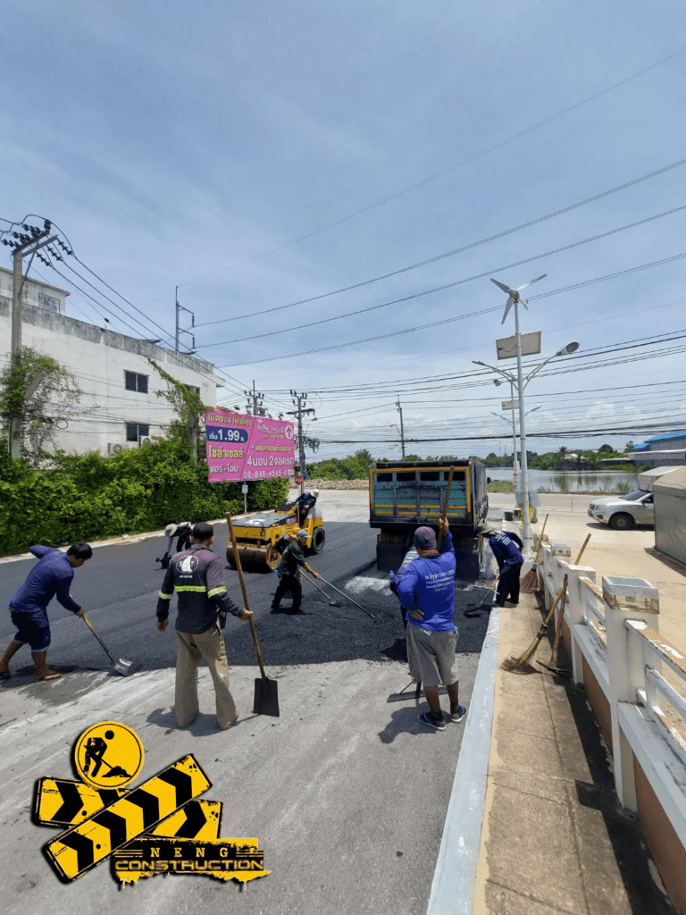 ปรับพื้นที่ ลงหินคลุก ลาดยางมะตอย ไอลีฟทาวน์ (ประชาอุทิศ 90)