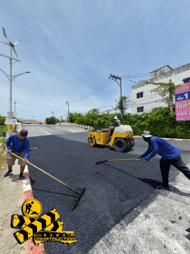 ปรับพื้นที่ ลงหินคลุก ลาดยางมะตอย ไอลีฟทาวน์ (ประชาอุทิศ 90)