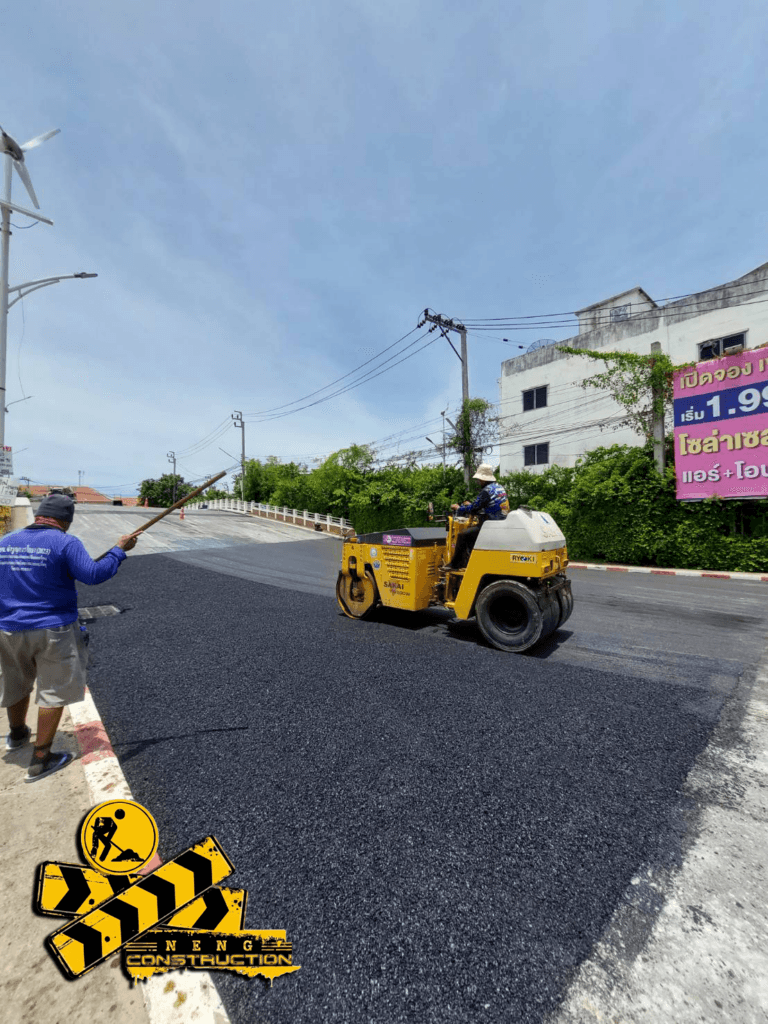 ปรับพื้นที่ ลงหินคลุก ลาดยางมะตอย ไอลีฟทาวน์ (ประชาอุทิศ 90)
