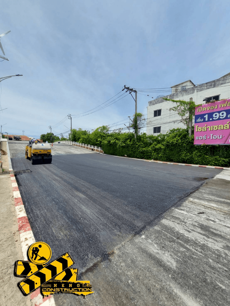 ปรับพื้นที่ ลงหินคลุก ลาดยางมะตอย ไอลีฟทาวน์ (ประชาอุทิศ 90)