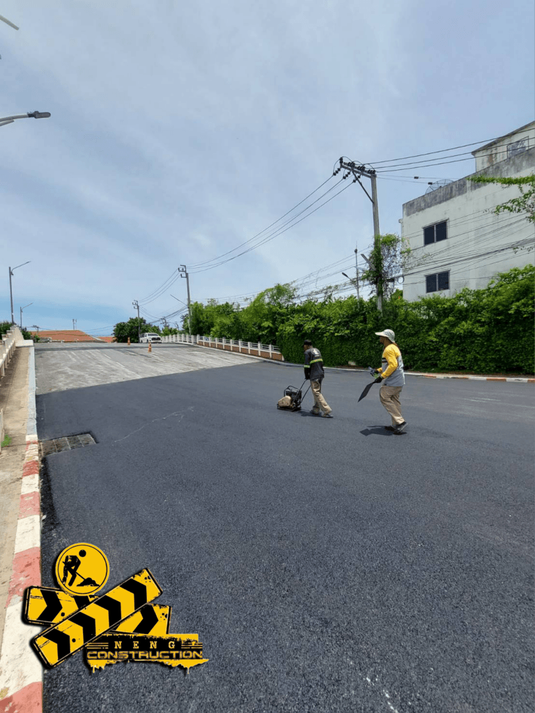 ปรับพื้นที่ ลงหินคลุก ลาดยางมะตอย ไอลีฟทาวน์ (ประชาอุทิศ 90)