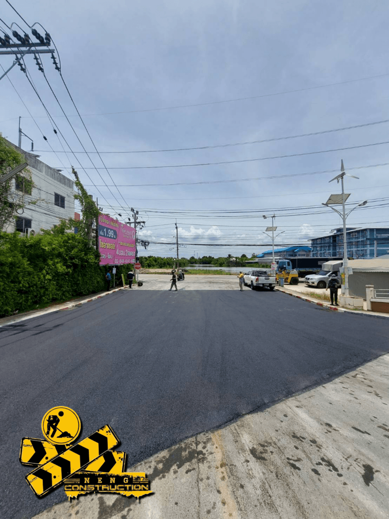 ปรับพื้นที่ ลงหินคลุก ลาดยางมะตอย ไอลีฟทาวน์ (ประชาอุทิศ 90)