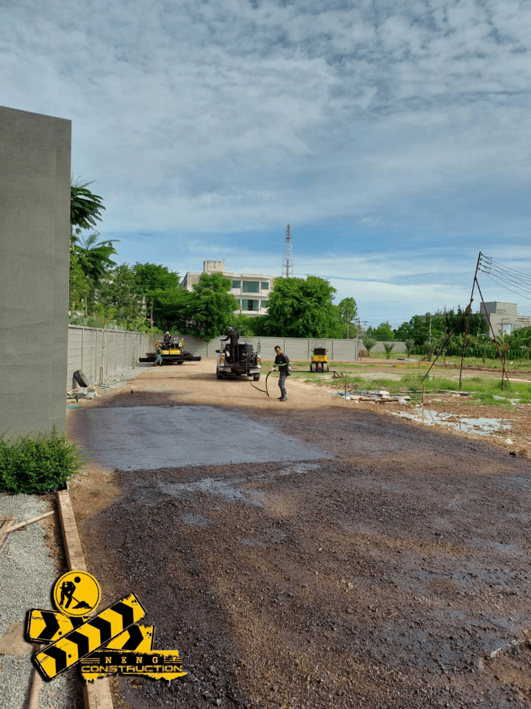ปรับพื้นที่ ทำถนนลาดยางมะตอย หาดเจ้าสำราญ