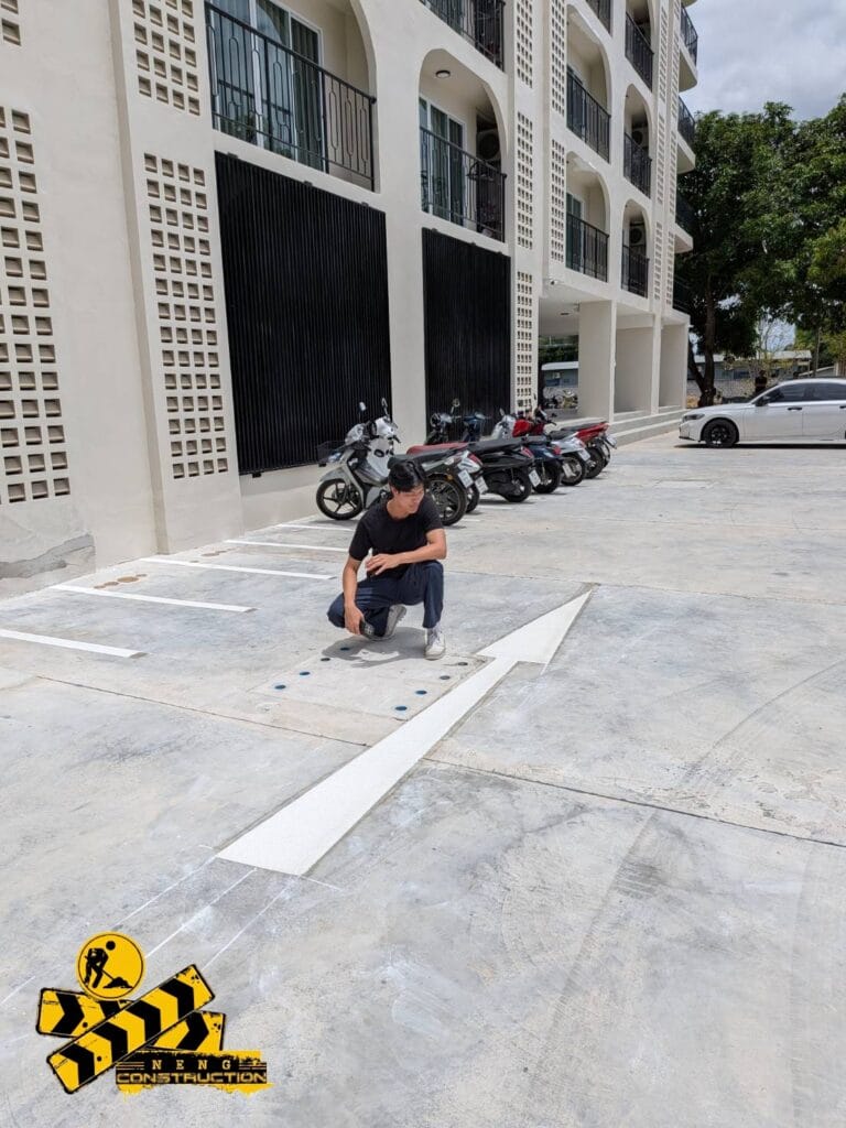 งานเส้นจราจรพร้อมลูกศร @ WISDOM APT (นครปฐม)